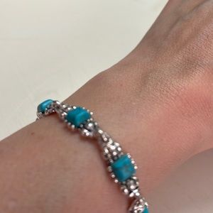 Br14. Turquoise and silver colored bracelet with magnetic closure.